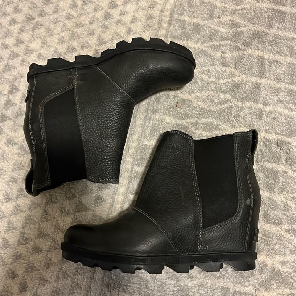 LIKE NEW Sorel Chelsea Wedges - worn once!